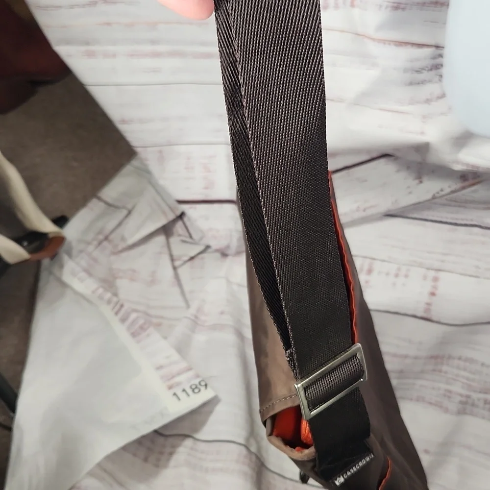 CaseCrown Microsoft surface vertical messenger bag